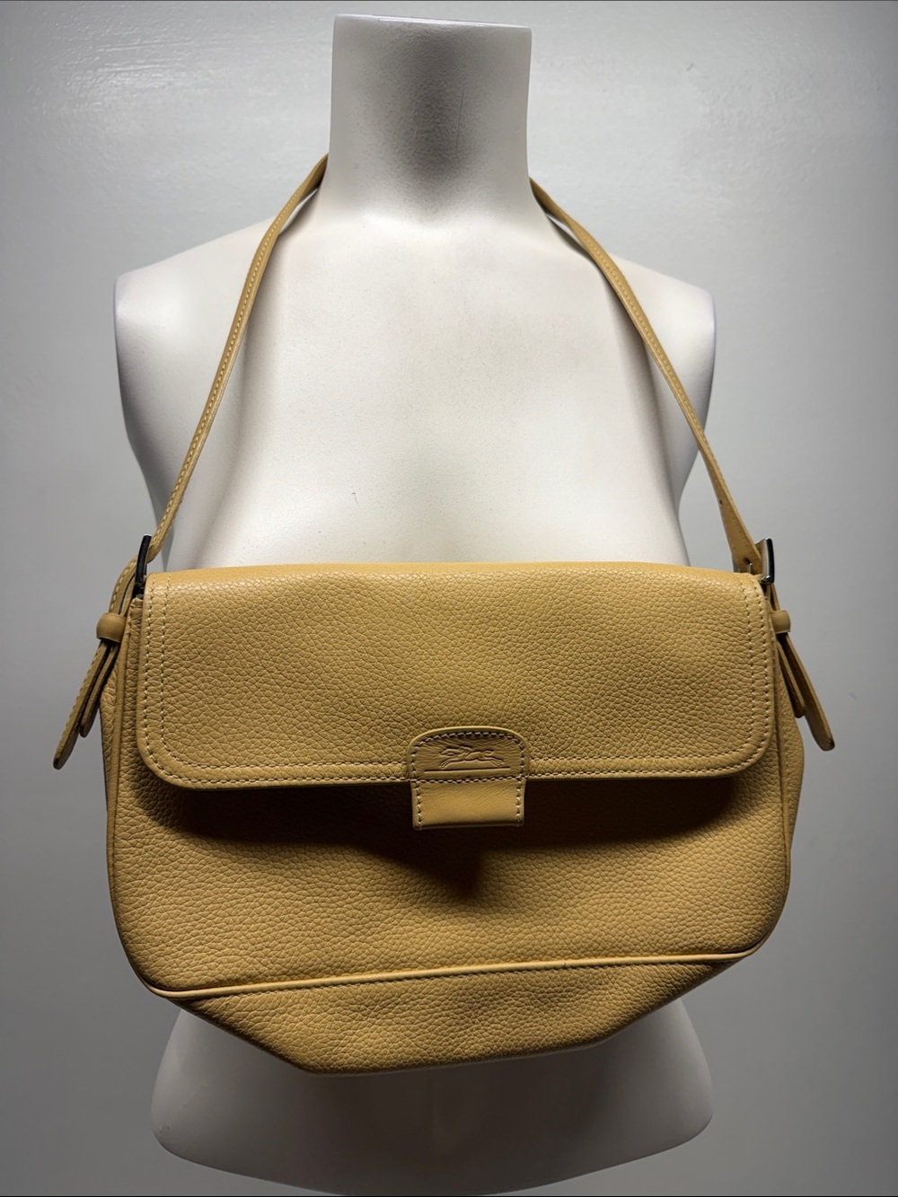 Longchamp Purse Pebbled Leather Bag Shoulder Adjustable Strap Fold Over Snap Tan